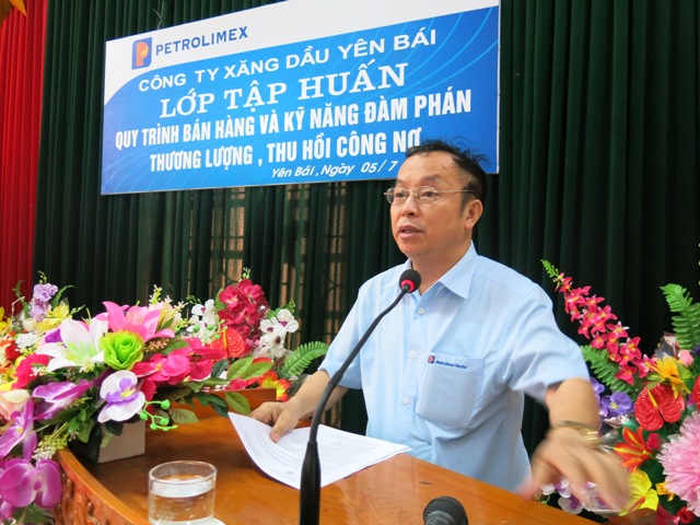 Ông Nguyễn Thanh Bình - Giám đốc Petrolimex Yên Bái phát biểu chỉ đạo khóa học